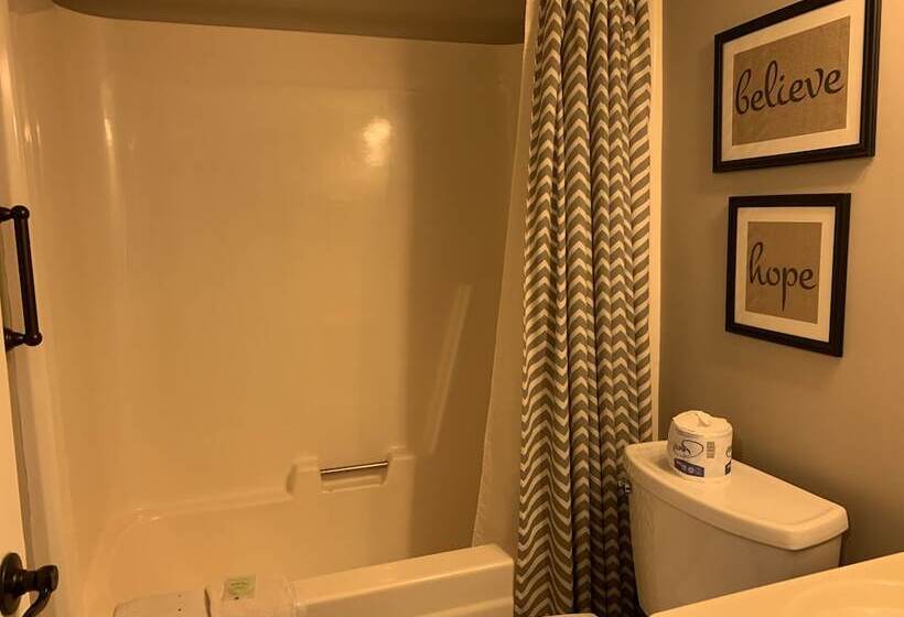 בית מלון כפרי Olde Gatlinburg Rentals