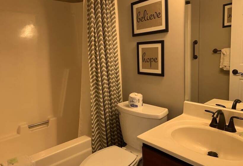 בית מלון כפרי Olde Gatlinburg Rentals