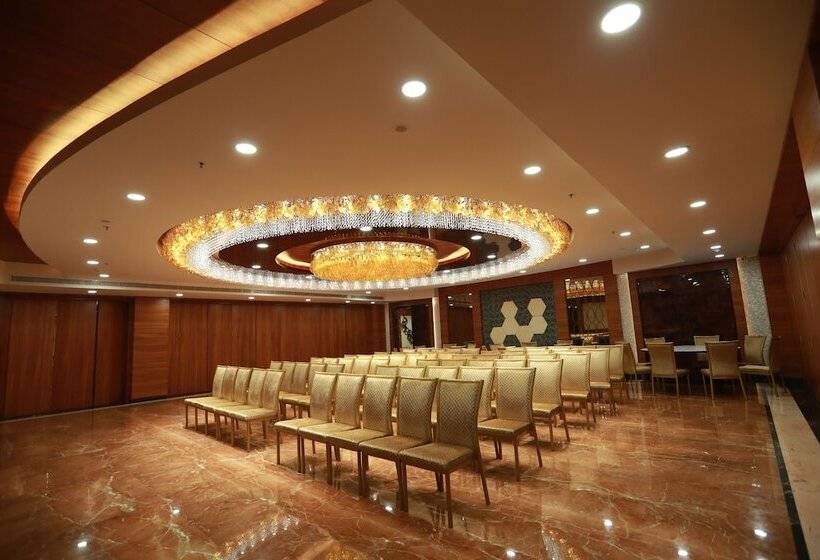 Отель Park Elanza Chennai