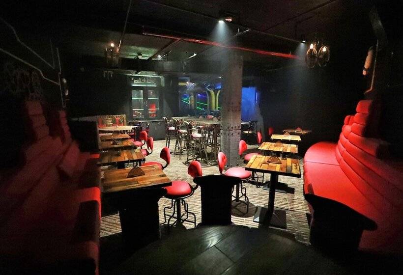 Отель Park Elanza Chennai