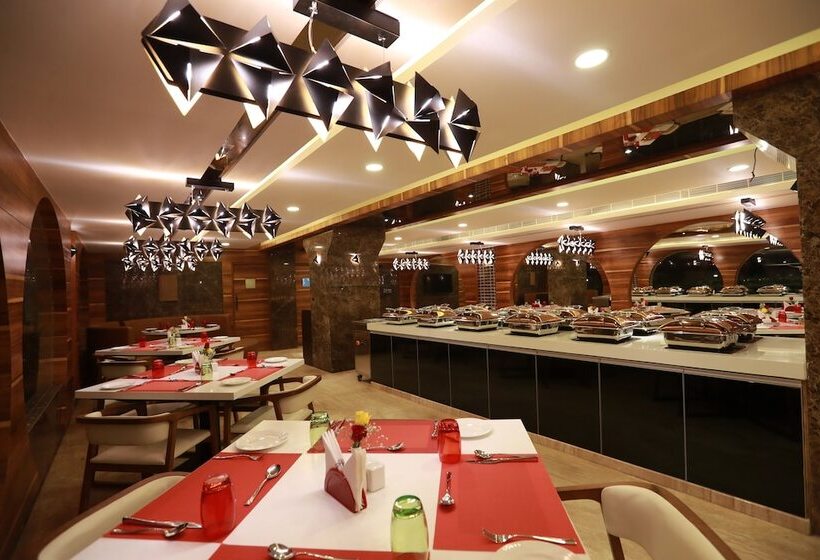 Отель Park Elanza Chennai