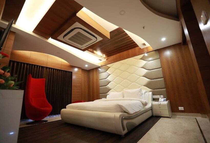 Отель Park Elanza Chennai