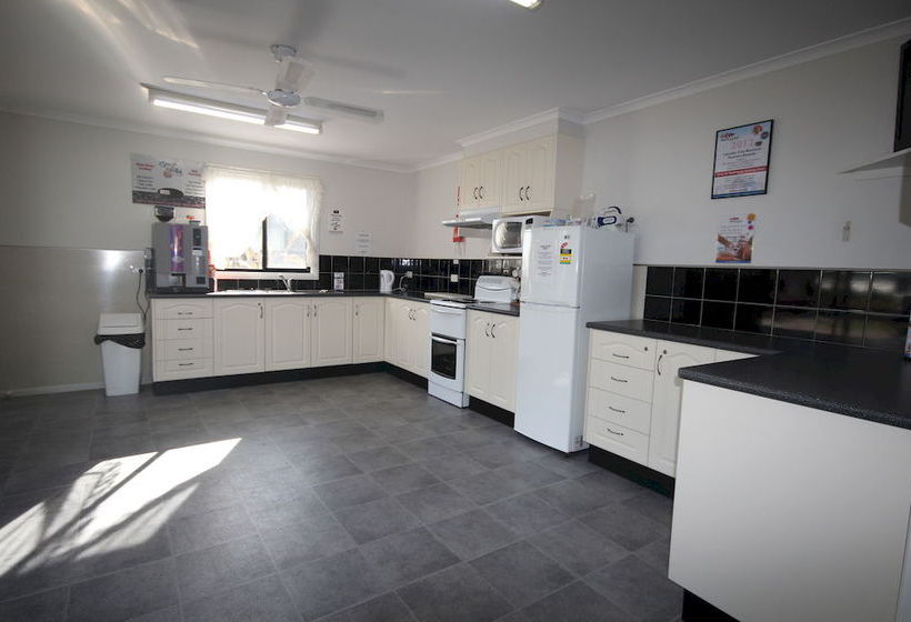 فندق Big4 Traralgon Park Lane Holiday Park