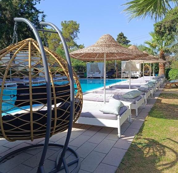 فندق Trees Boutique Art