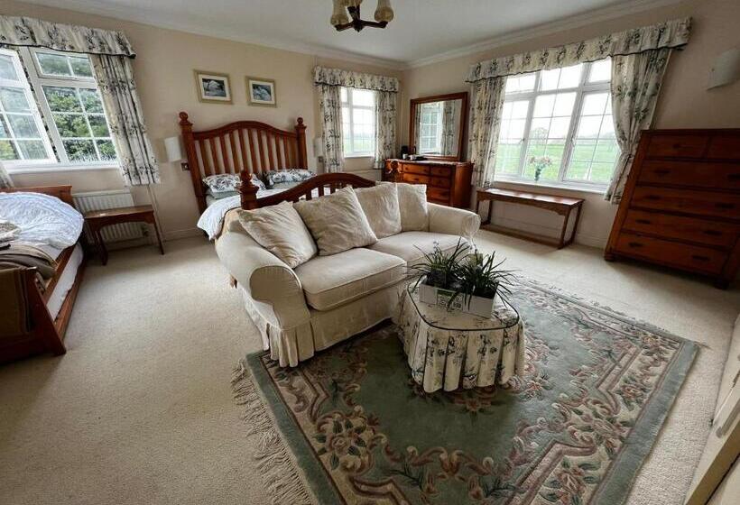 Отель Plumpton House