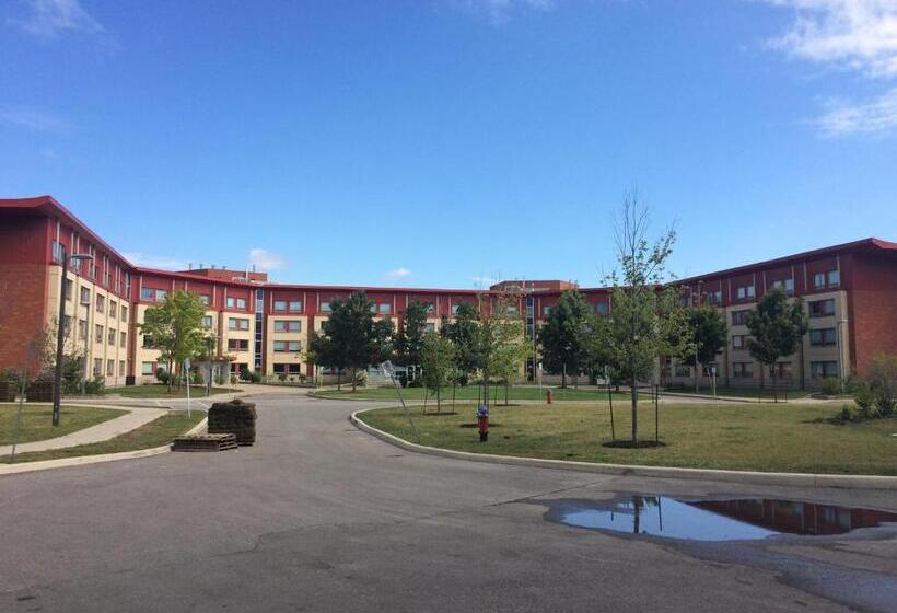 בית מלון כפרי Residence & Conference Centre   Oakville