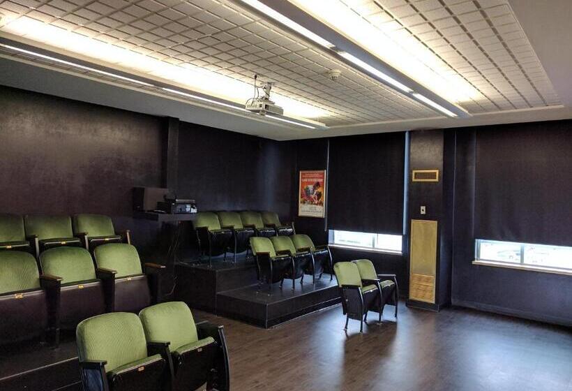 هتل Residence & Conference Centre   Windsor