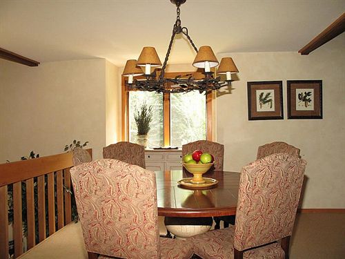 酒店 Ridgepoint Townhomes