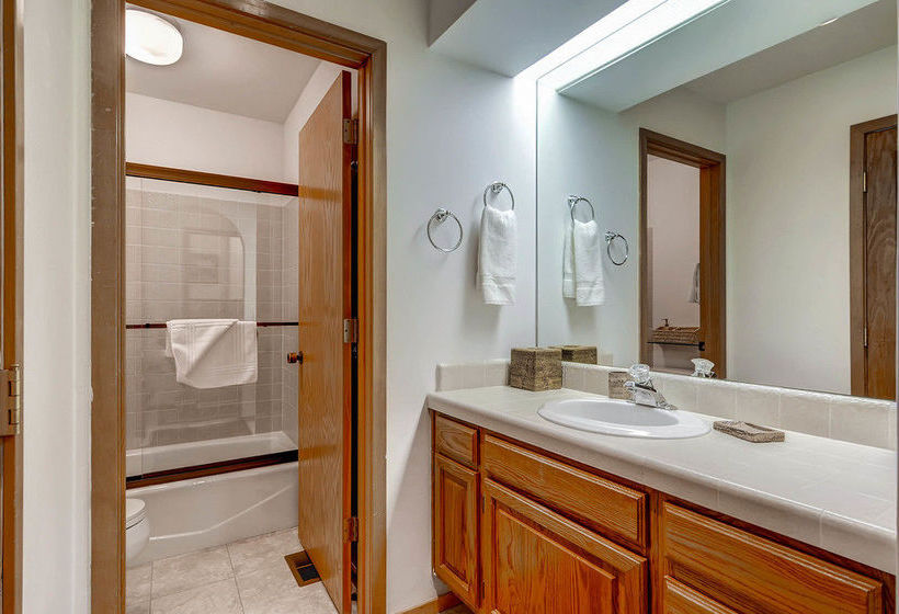 酒店 Ridgepoint Townhomes