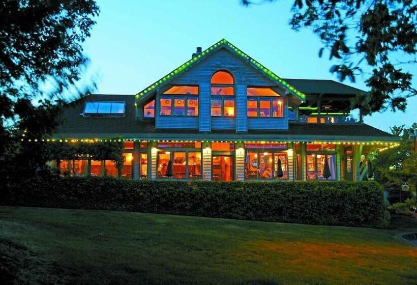 فندق Spinnakers Brewpub & Guesthouses