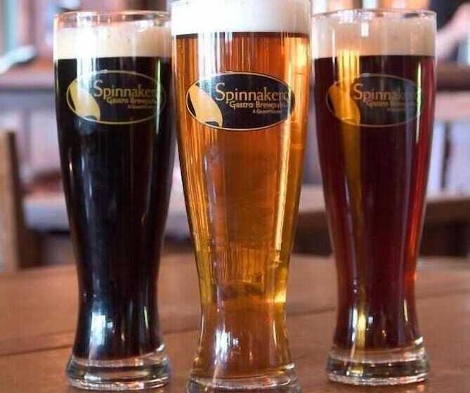 فندق Spinnakers Brewpub & Guesthouses