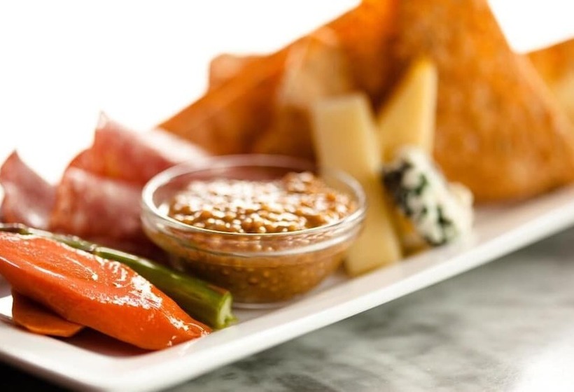 فندق Spinnakers Brewpub & Guesthouses