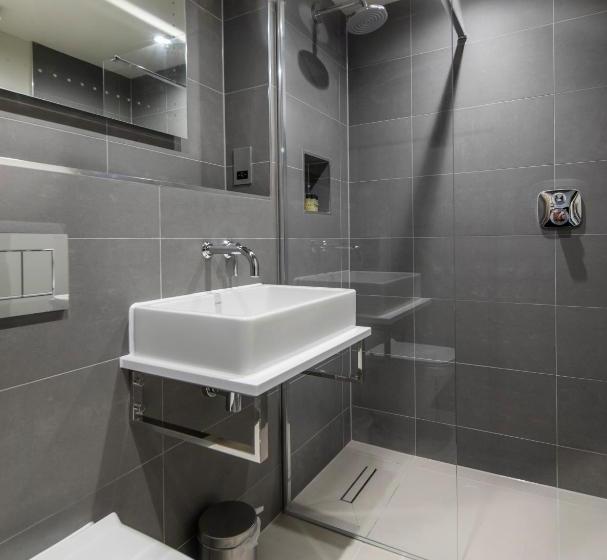 Отель The Chequers Inn