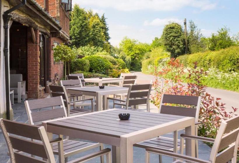 Отель The Chequers Inn