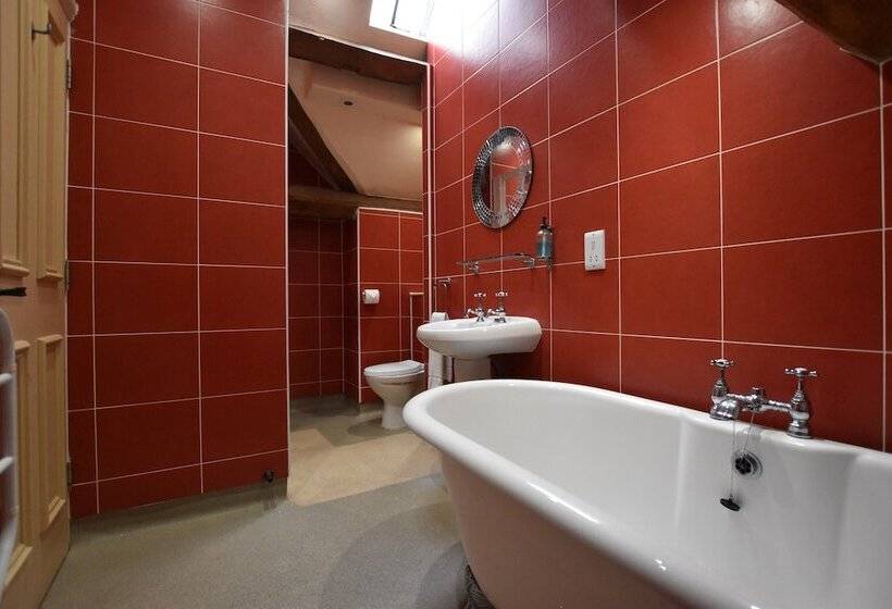 ホテル The Halford Bridge Inn