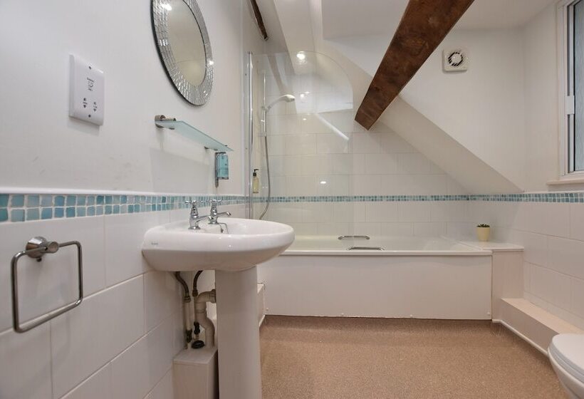 ホテル The Halford Bridge Inn