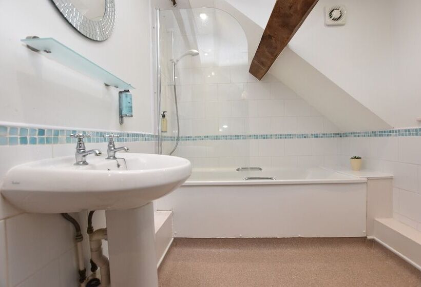 ホテル The Halford Bridge Inn