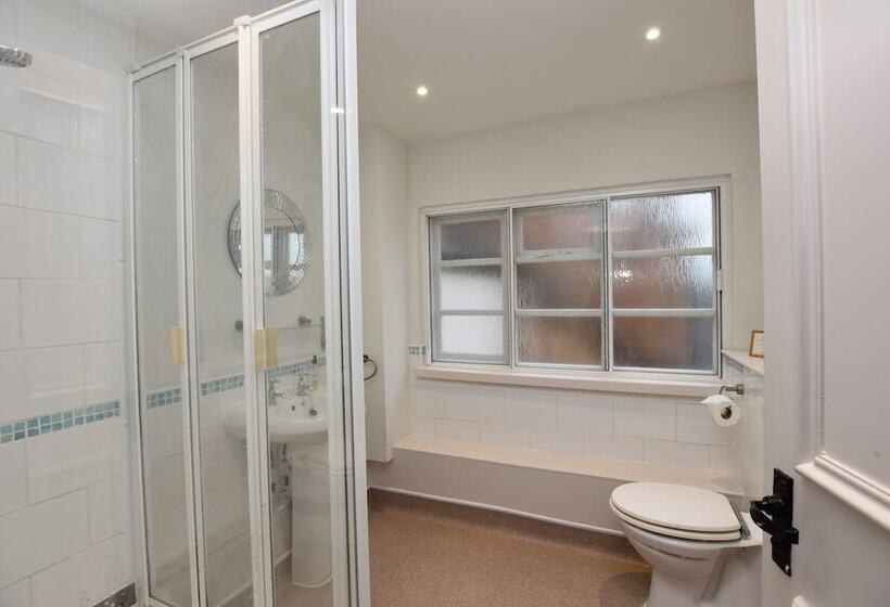 ホテル The Halford Bridge Inn