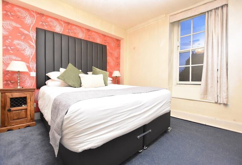 ホテル The Halford Bridge Inn