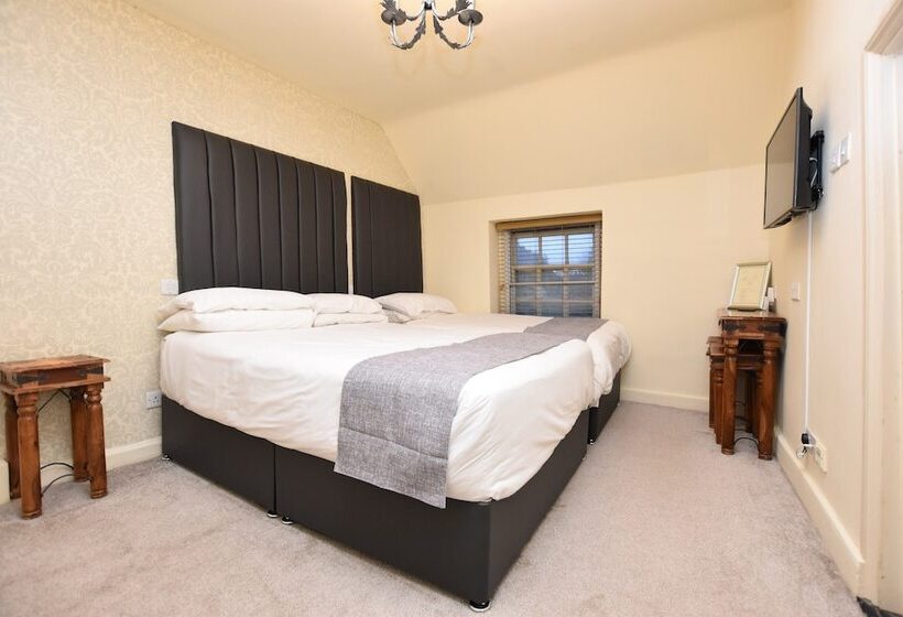 ホテル The Halford Bridge Inn