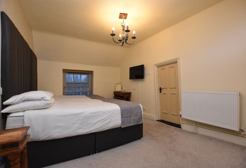 ホテル The Halford Bridge Inn