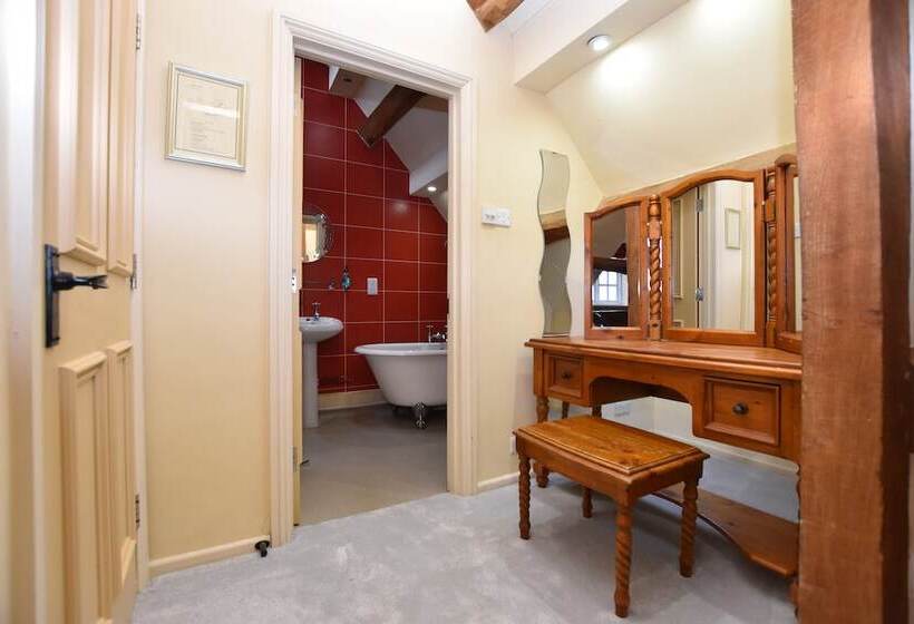 ホテル The Halford Bridge Inn