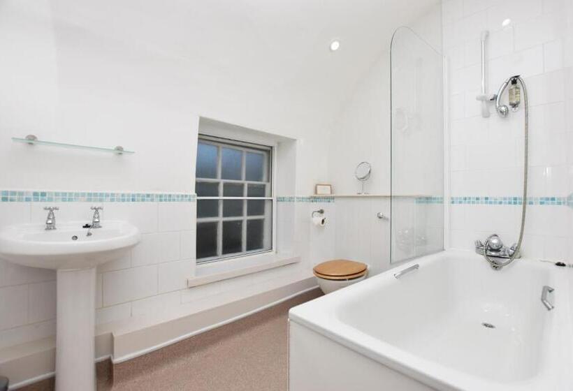 ホテル The Halford Bridge Inn