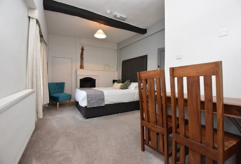 ホテル The Halford Bridge Inn