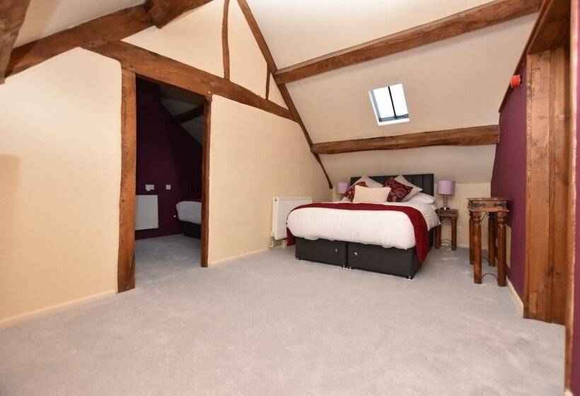 ホテル The Halford Bridge Inn