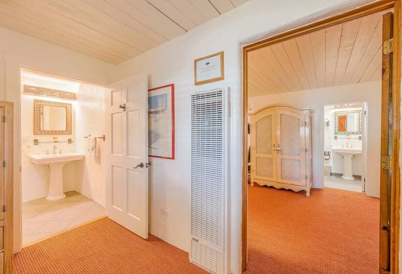 ホテル The Historic Taos Inn