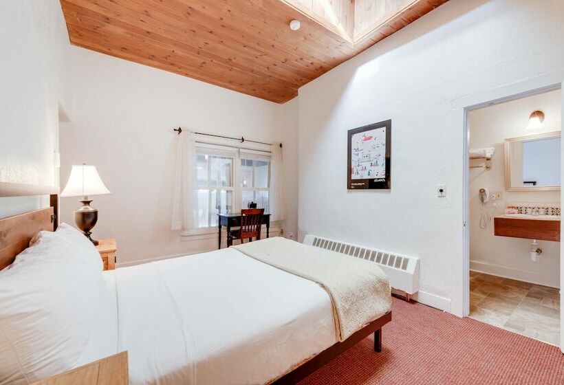 ホテル The Historic Taos Inn