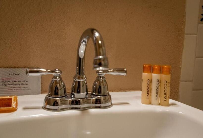 ホテル The Historic Taos Inn