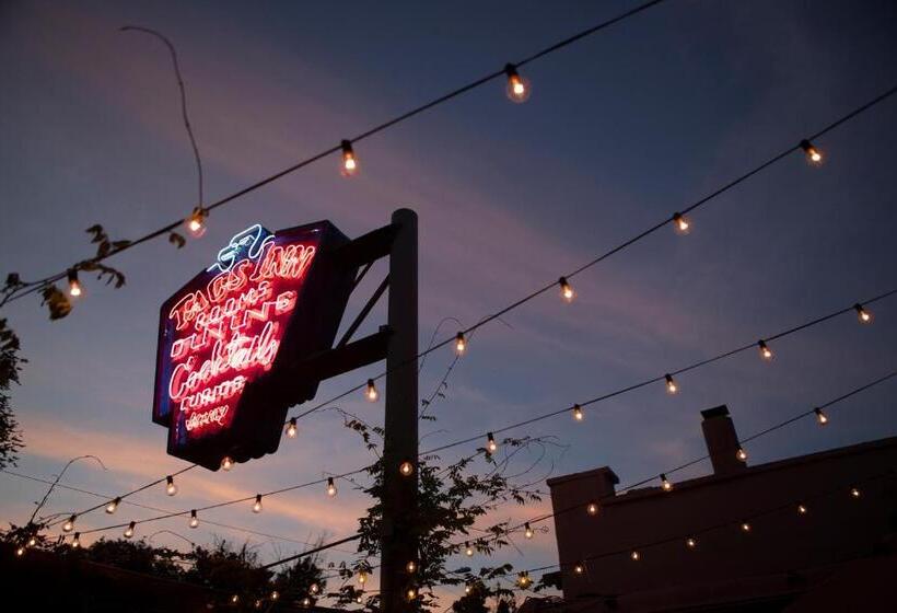 ホテル The Historic Taos Inn