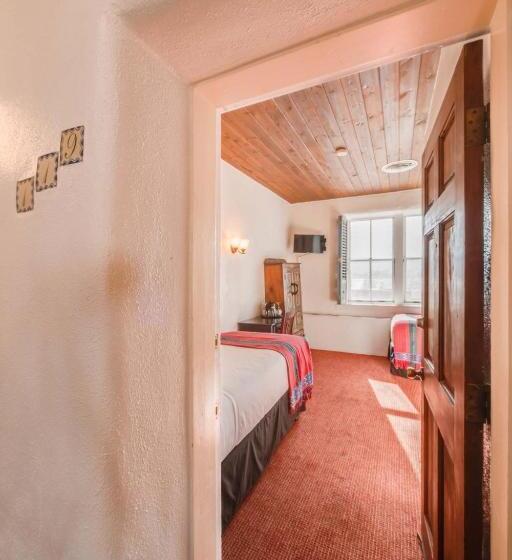 ホテル The Historic Taos Inn