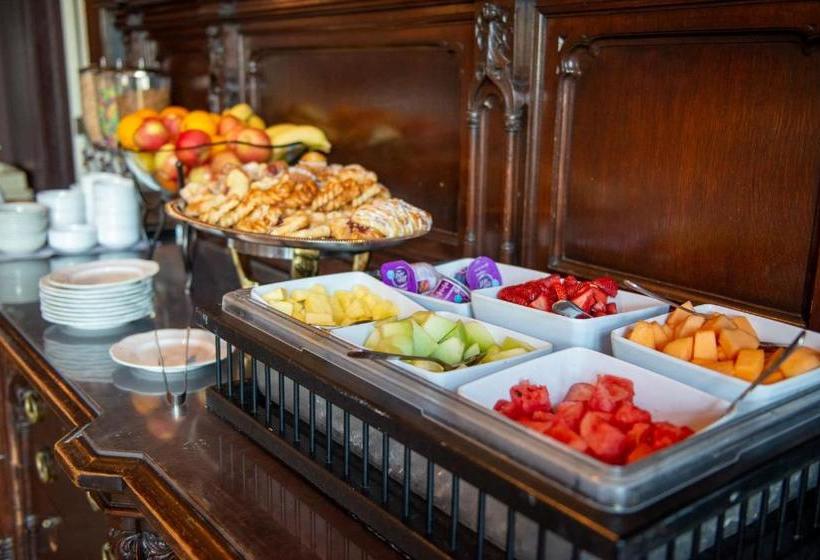 בית מלון כפרי The Inn At Stonecliffe