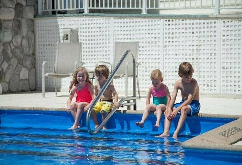 בית מלון כפרי The Inn At Stonecliffe