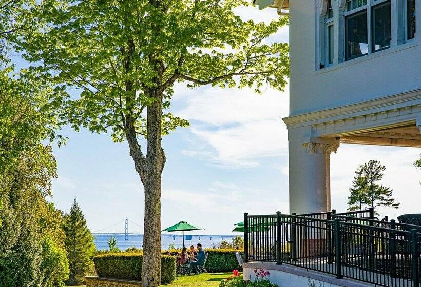 בית מלון כפרי The Inn At Stonecliffe