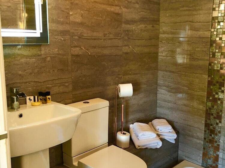 فندق The Lilly Restaurant With Rooms