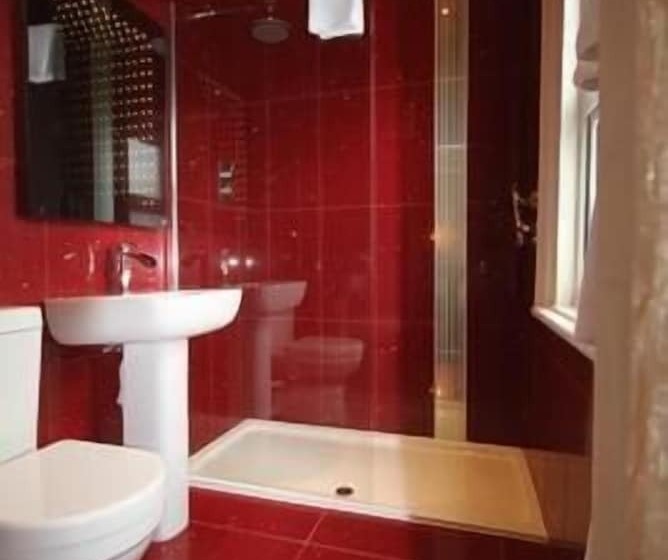 فندق The Lilly Restaurant With Rooms