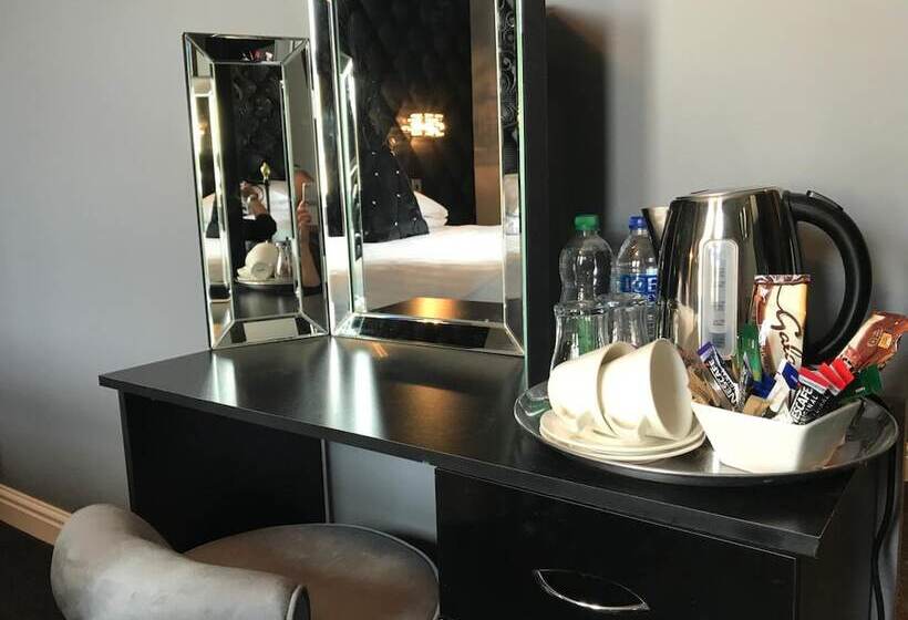 فندق The Lilly Restaurant With Rooms