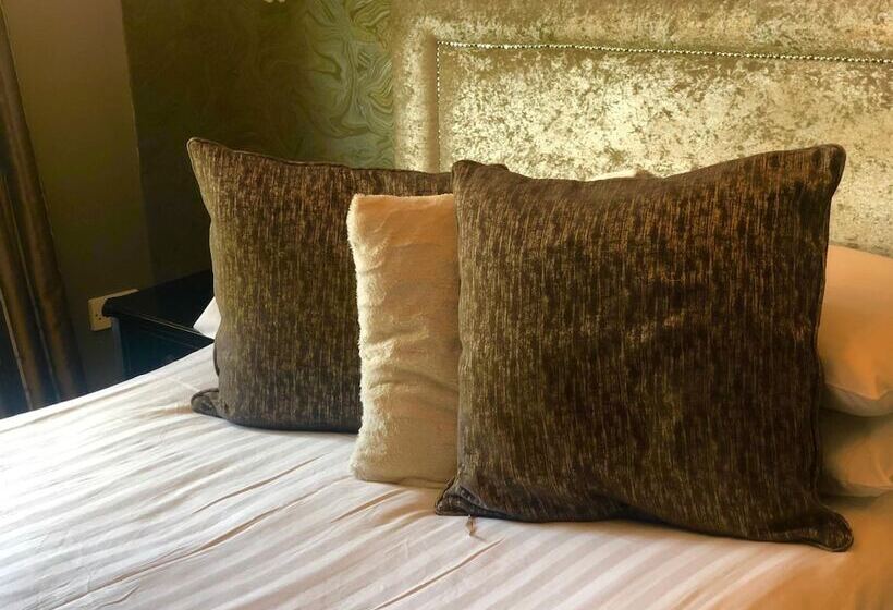 فندق The Lilly Restaurant With Rooms