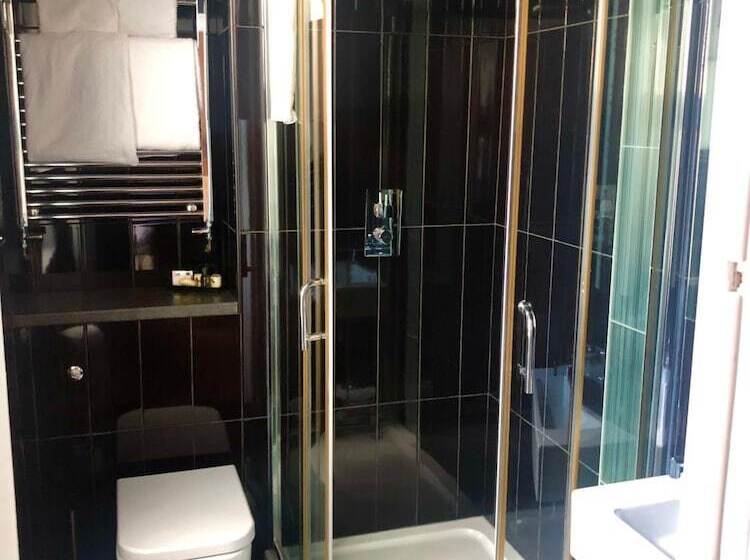 فندق The Lilly Restaurant With Rooms