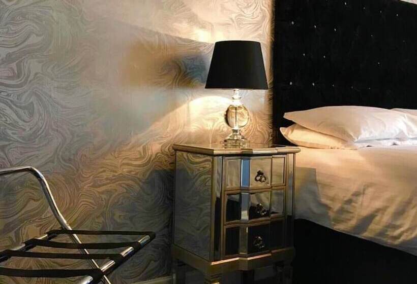 فندق The Lilly Restaurant With Rooms