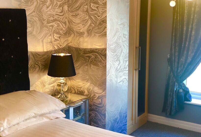 فندق The Lilly Restaurant With Rooms