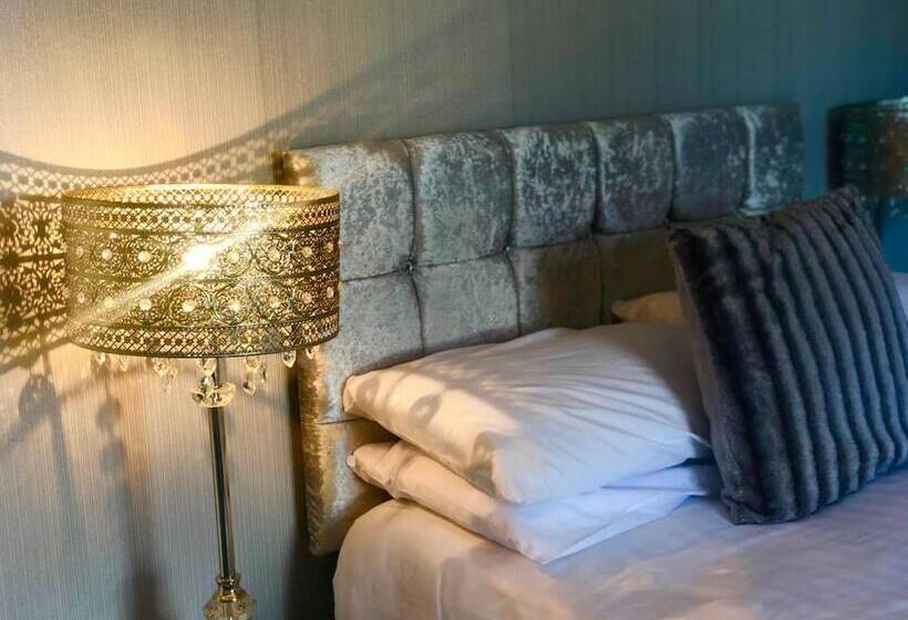 فندق The Lilly Restaurant With Rooms