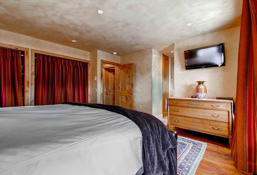 فندق The Meadows Townhomes