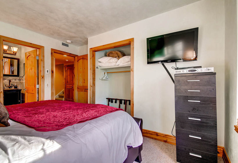 فندق The Meadows Townhomes