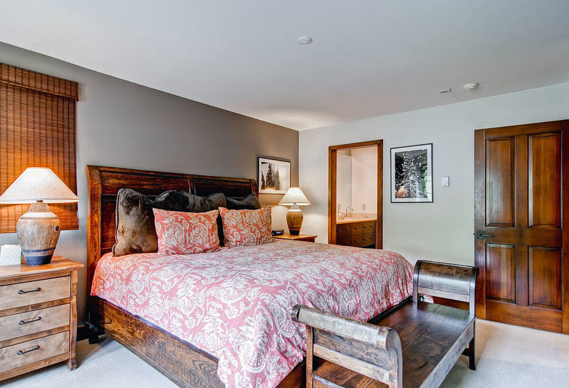 فندق The Meadows Townhomes