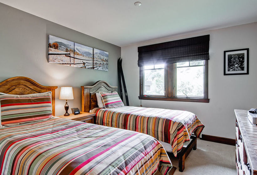 فندق The Meadows Townhomes