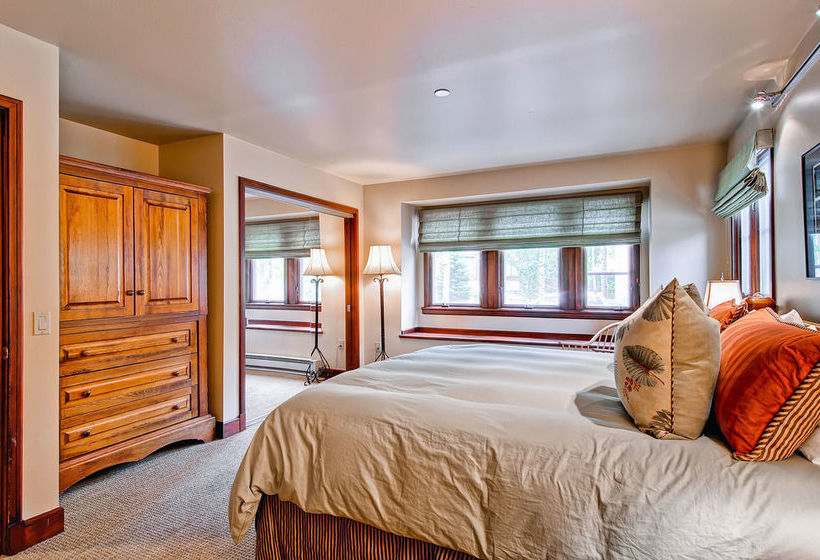 فندق The Meadows Townhomes